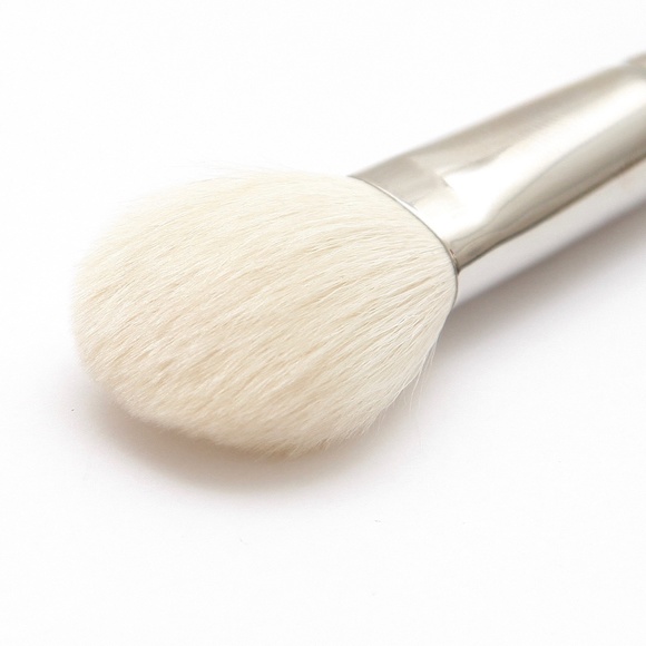 flat blush brush
